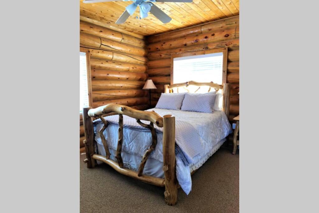 Red Rock Ranch Log Cabin: Large, Fully Furnished إيسكالانتي المظهر الخارجي الصورة