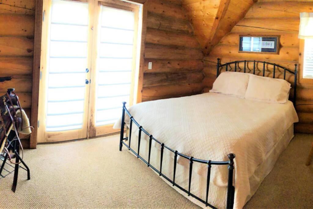 Red Rock Ranch Log Cabin: Large, Fully Furnished إيسكالانتي المظهر الخارجي الصورة